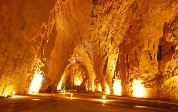 เปิดภาพถ้ำที่มีความจุ มากที่สุดในโลก ขนาดเฮลิคอปเตอร์ยังเข้าไปได้แถมสวยมาก!! 