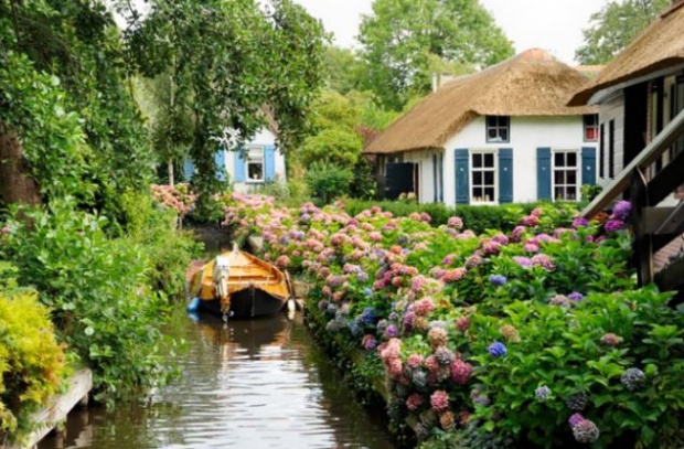 สวยสุดจะบรรยาย..หมู่บ้านไร้ถนนใน “เวนิสแห่งเนเธอร์แลนด์” 