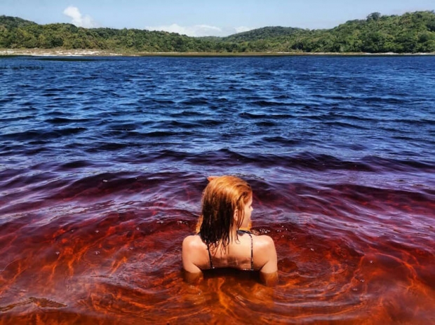 ไม่มีที่ไหนเหมือน ทะเลสาบสีโค้ก ในบราซิล เชื่อดีต่อสุขภาพ!